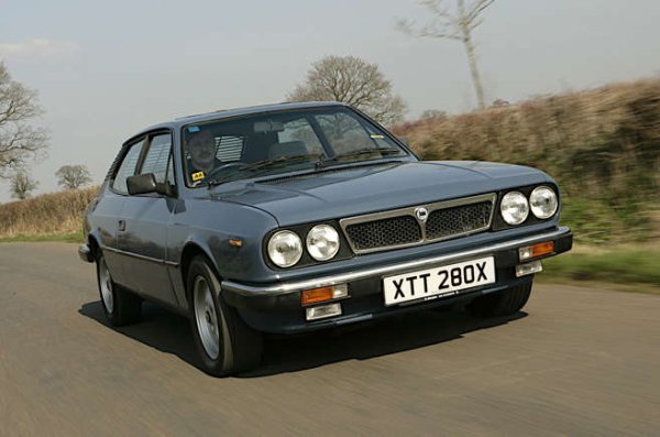 Плюсове: Beta беше първият модел, пуснат от Lancia, след като беше погълнат от Fiat през 1969 година. Задвижван от разработката на известния двигател Fiat Twin Cam, наличен в обеми от 1,3 до 2,0 литра. Моделът включваше напълно независимо окачване, дискови спирачки и задвижван на предните колела. Стиловете на каросерията включваха фастбек, купе, роудстър и елегантно комби.

Минуси: В началото създаде ужасна репутация за ръжда. Lancia в крайна сметка успя да се справи с проблема, но дотогава марката беше толкова компроментирана, че трябваше да бъде изтеглена от някои пазари. Жалко за иначе отлична кола.

Оценка: Положителна